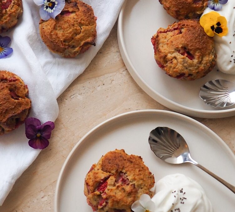 Gezonde ontbijtmuffins met havermout en aardbei